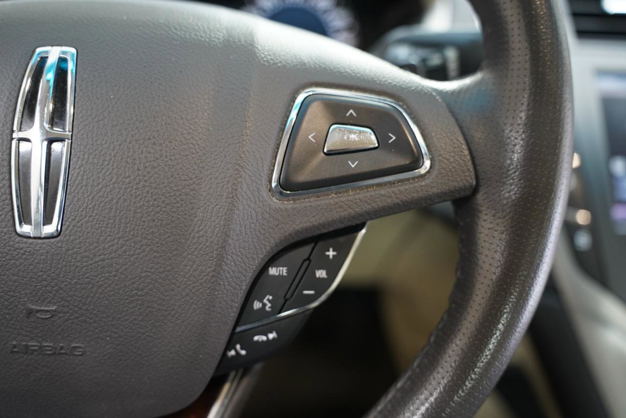 Used 2013 Lincoln MKZ FWD image 16