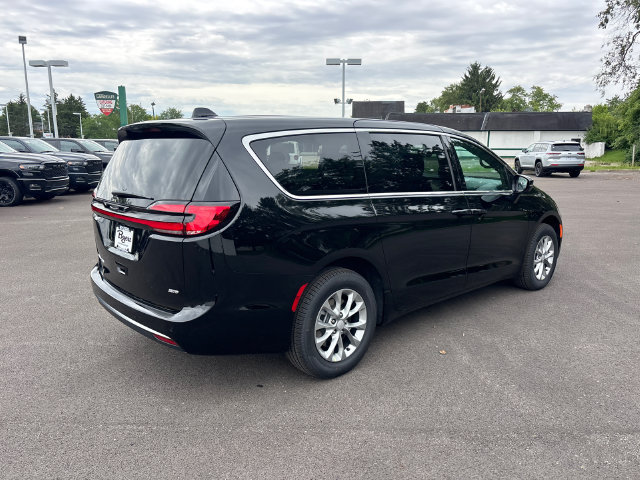 New 2027 Chrysler Pacifica Select w/ Family Tech Group AWD/4WD image 32