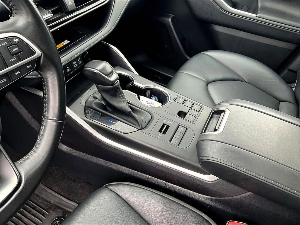 Used 2024 Toyota Highlander XLE AWD/4WD image 21
