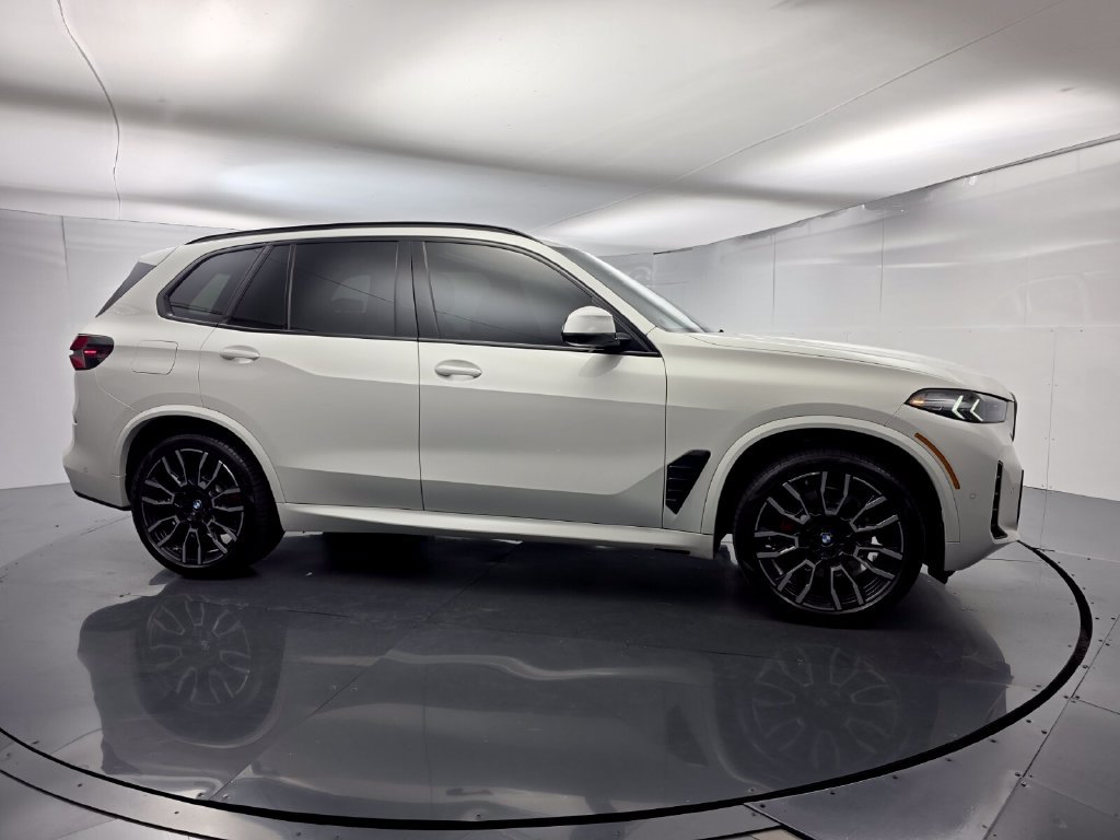 Certified 2025 BMW X5 sDrive40i w/ M Sport Package RWD image 3