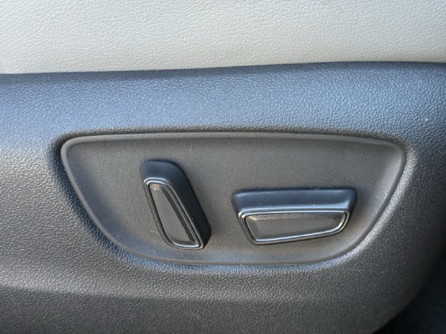 Certified 2025 Toyota Sienna XLE FWD image 31