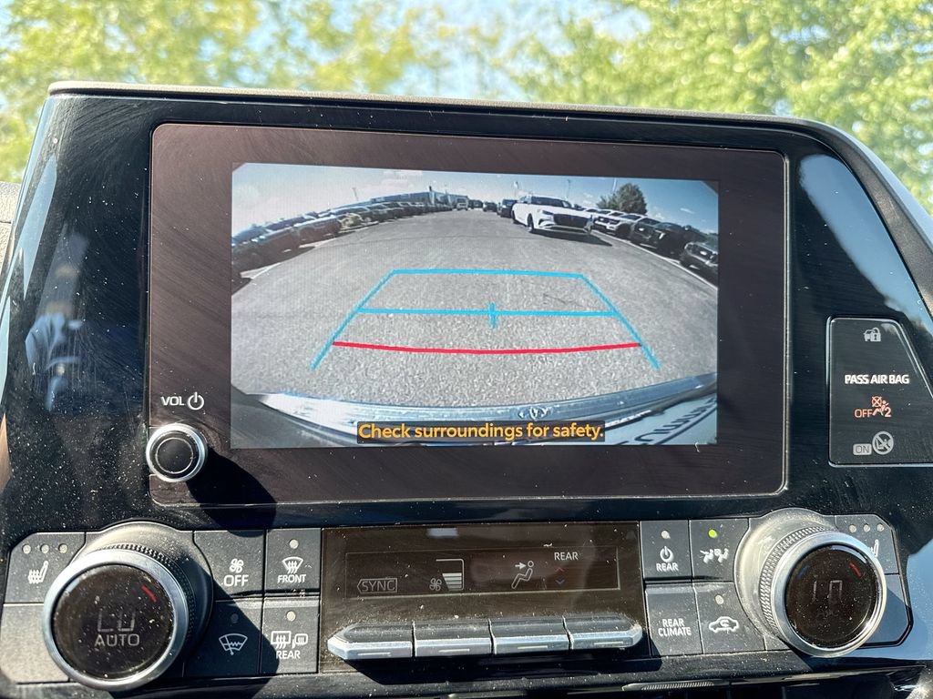 Used 2023 Toyota Highlander XLE AWD/4WD image 15