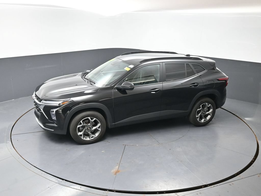 Used 2025 Chevrolet Trax LT FWD image 46