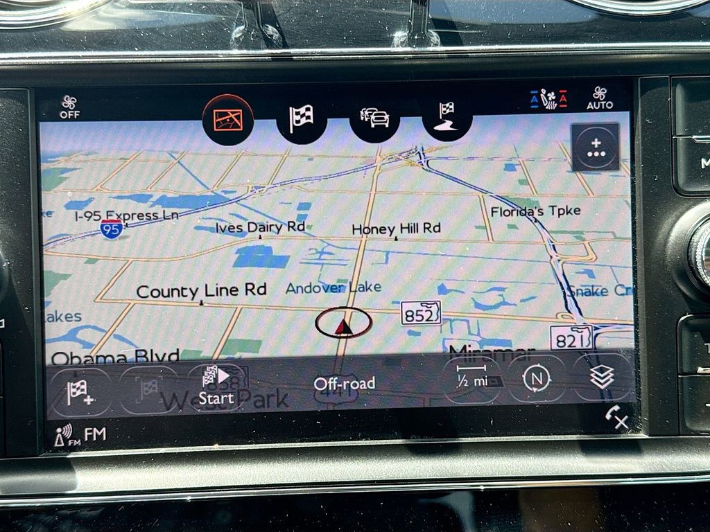 Used 2018 Bentley Bentayga Activity image 14