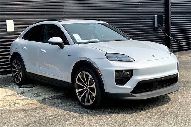New 2025 Porsche Macan 4S Electric image 12