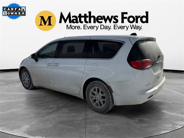 Used 2023 Chrysler Voyager LX image 3