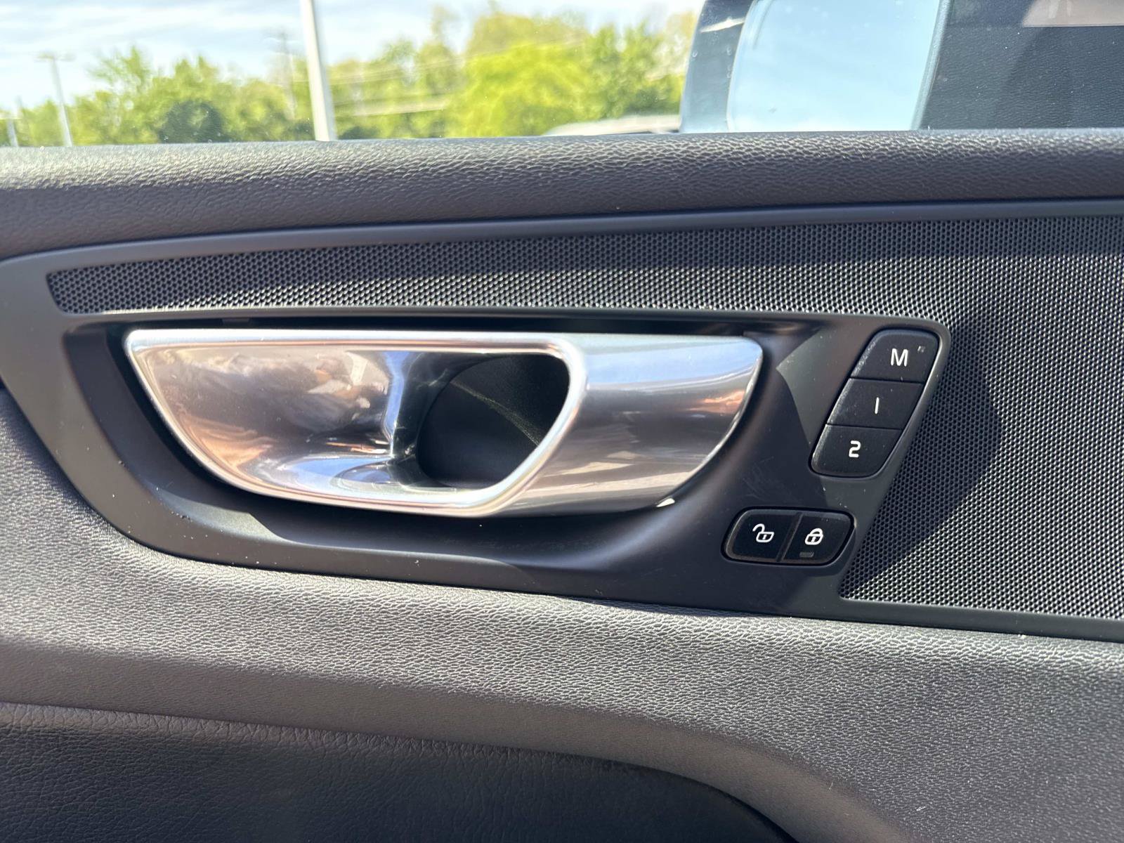 Used 2018 Volvo XC60 T6 Momentum w/ Convenience Package AWD/4WD image 20