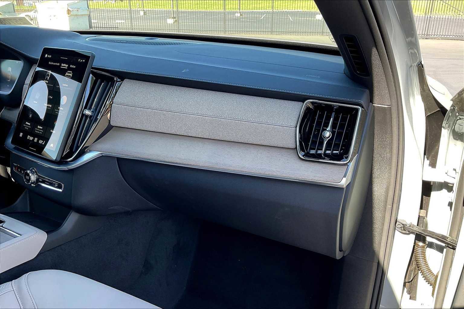 New 2026 Volvo XC90 T8 Plus image 29