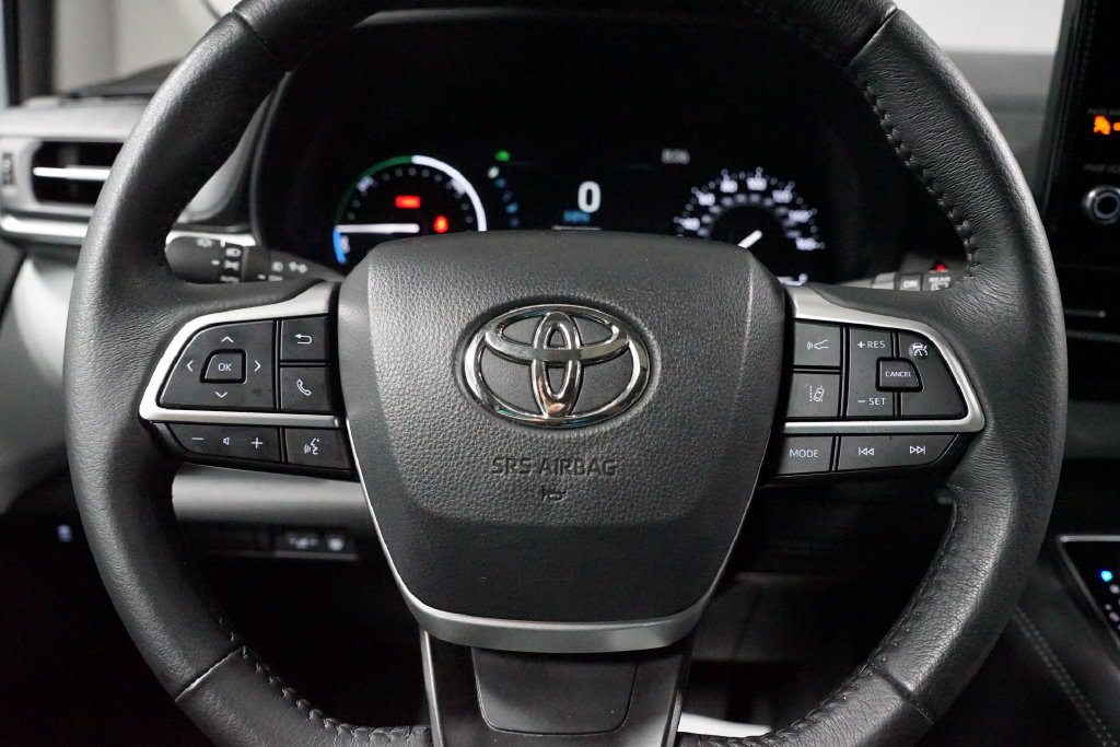 Certified 2025 Toyota Sienna XLE FWD image 12