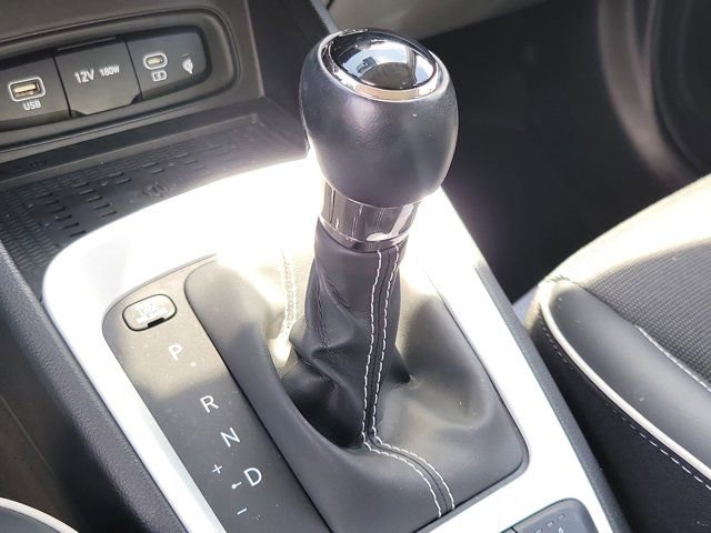 Certified 2023 Hyundai Venue Limited FWD image 29