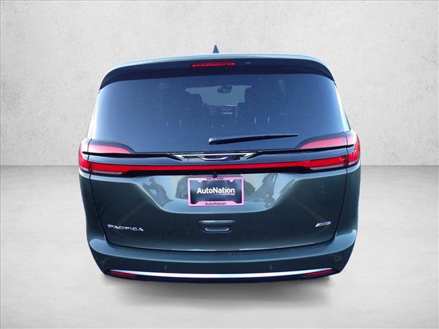 New 2027 Chrysler Pacifica Select AWD/4WD image 3