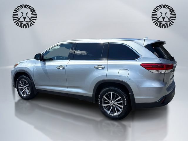 Used 2019 Toyota Highlander XLE AWD/4WD image 9