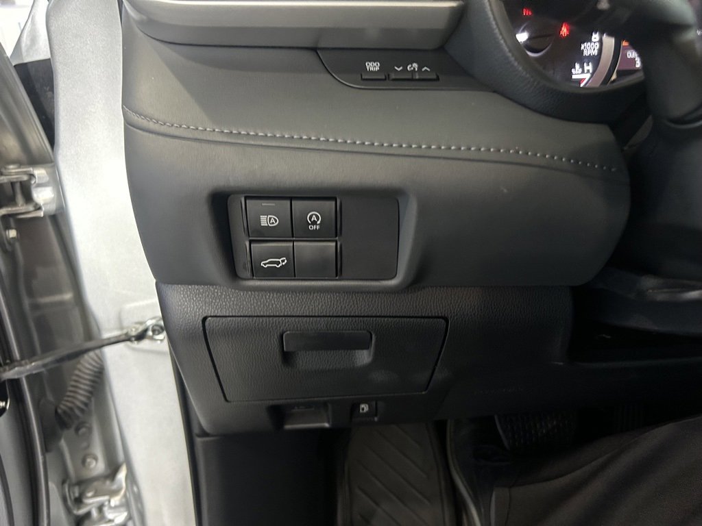 Used 2023 Toyota Highlander LE image 19