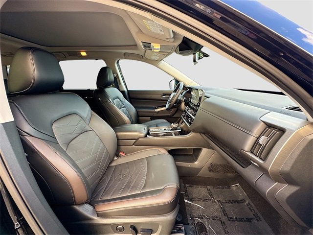 Used 2024 Nissan Pathfinder Platinum w/ Cargo Package image 31
