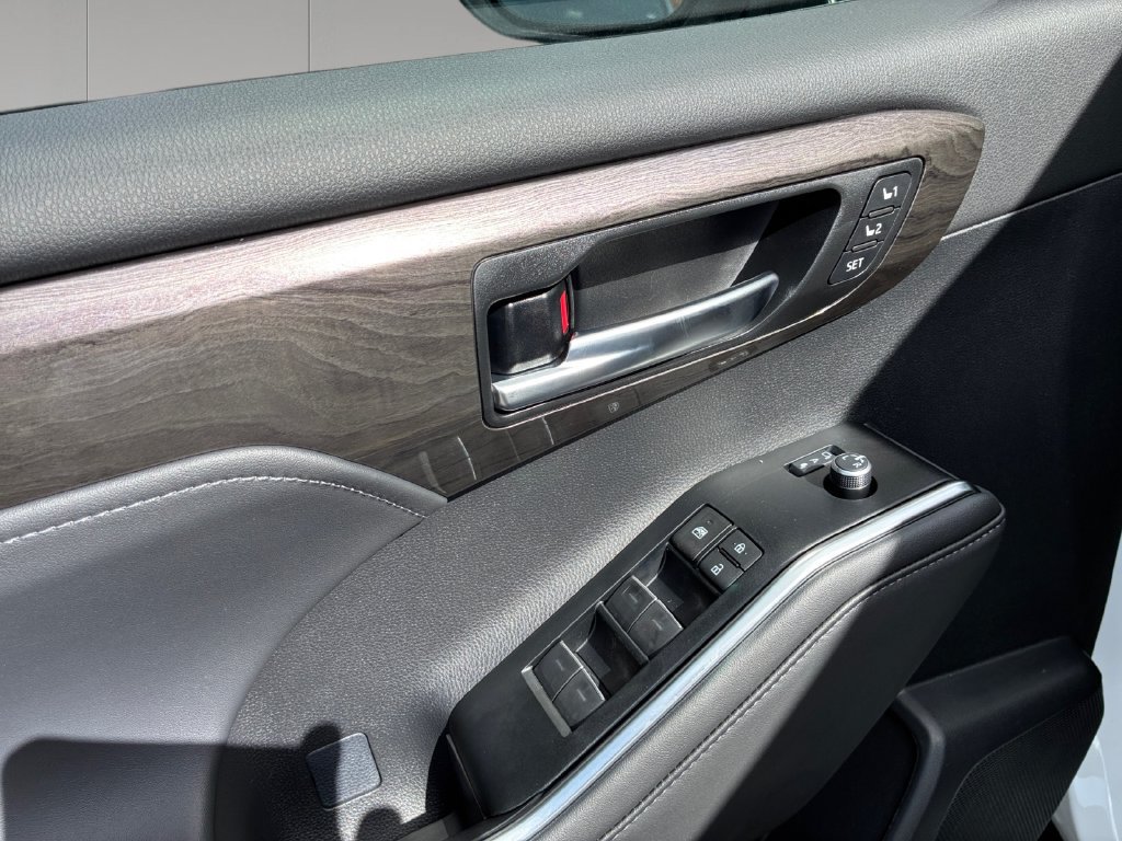 New 2026 Toyota Highlander Limited AWD/4WD image 12