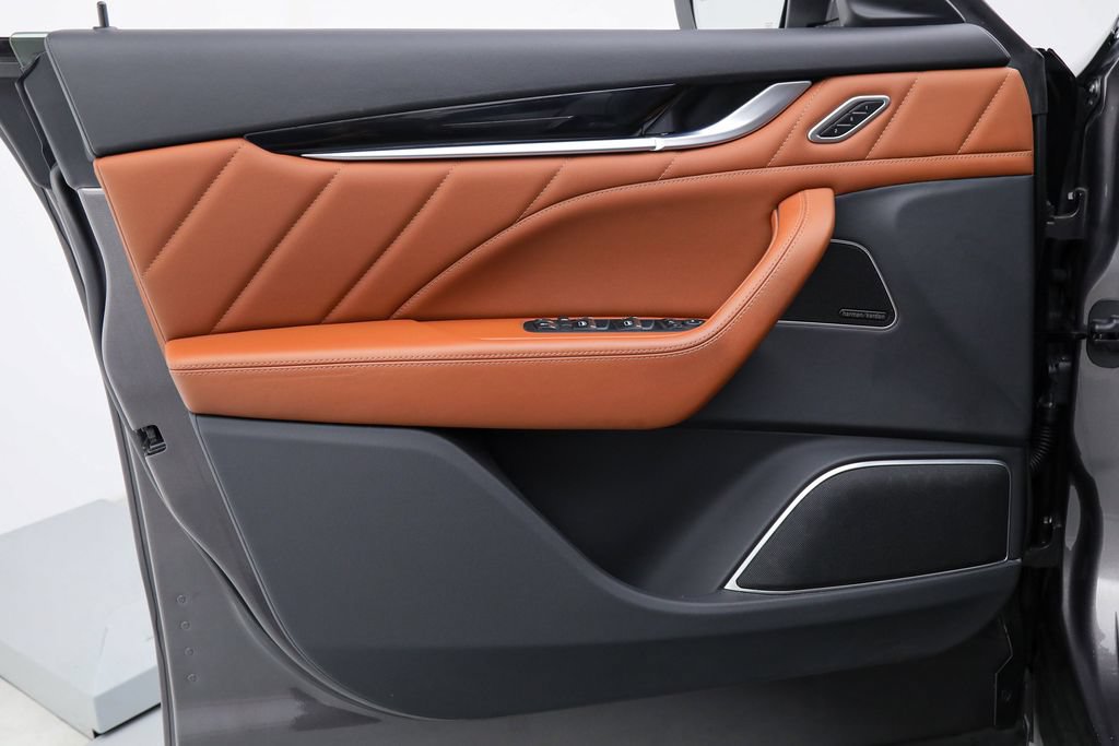 Certified 2023 Maserati Levante GT AWD/4WD image 13