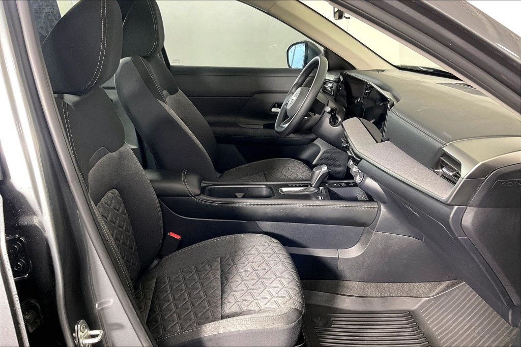 Certified 2025 Nissan Kicks SV w/ SV Premium Package AWD/4WD image 9