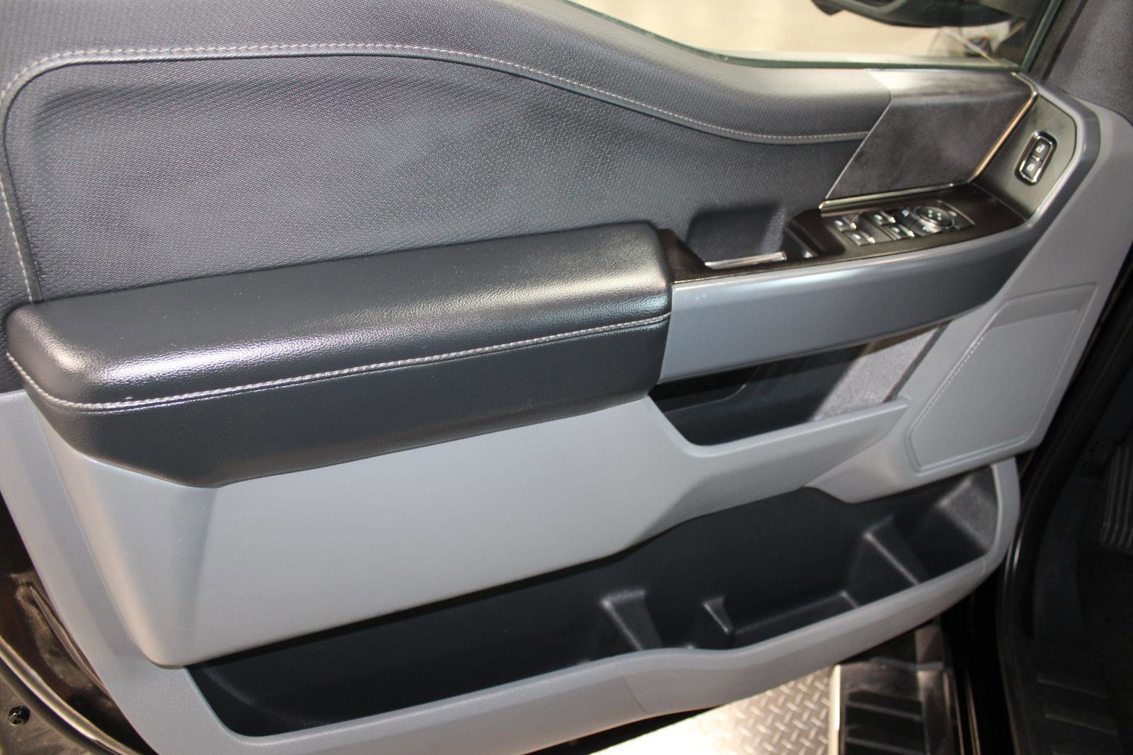 Used 2024 Ford F150 XLT w/ Mobile Office Package image 33