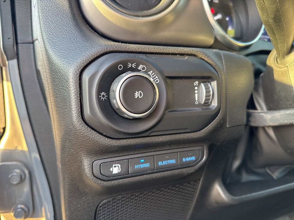 Used 2023 Jeep Wrangler Unlimited w/ Convenience Group image 18