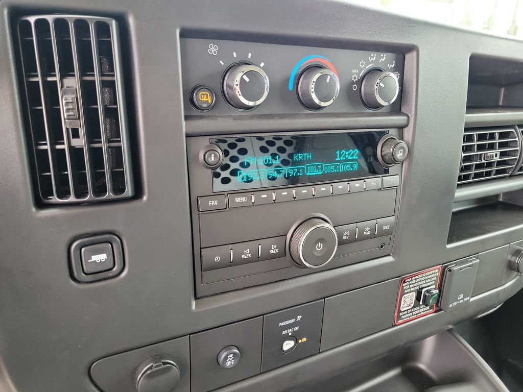 New 2026 Chevrolet Express 2500 Extended w/ Communications Package RWD image 10