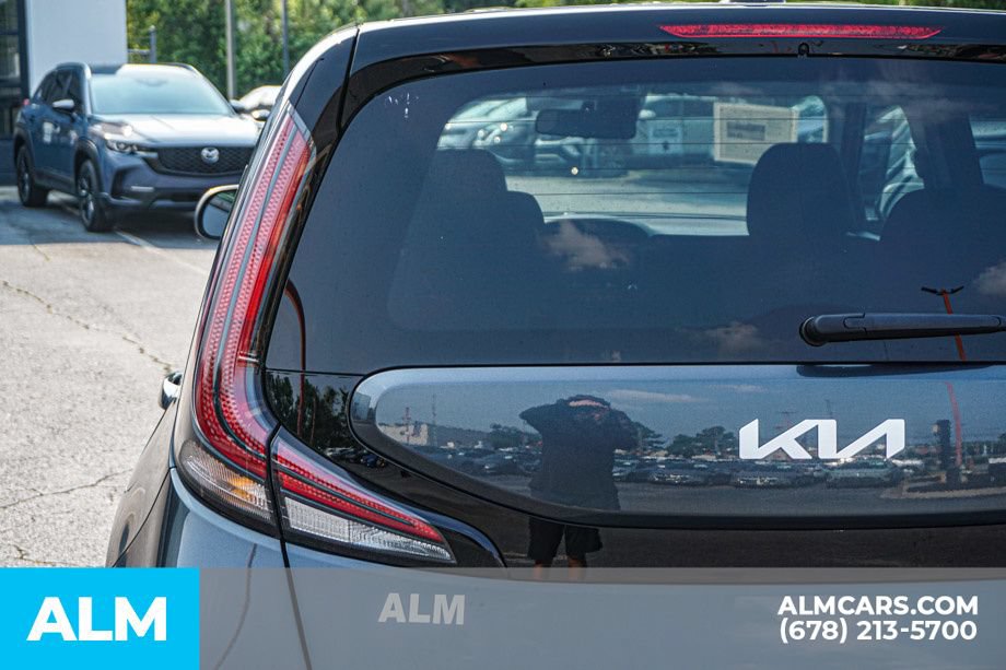 Used 2025 Kia Soul LX w/ LX Technology Package FWD image 12