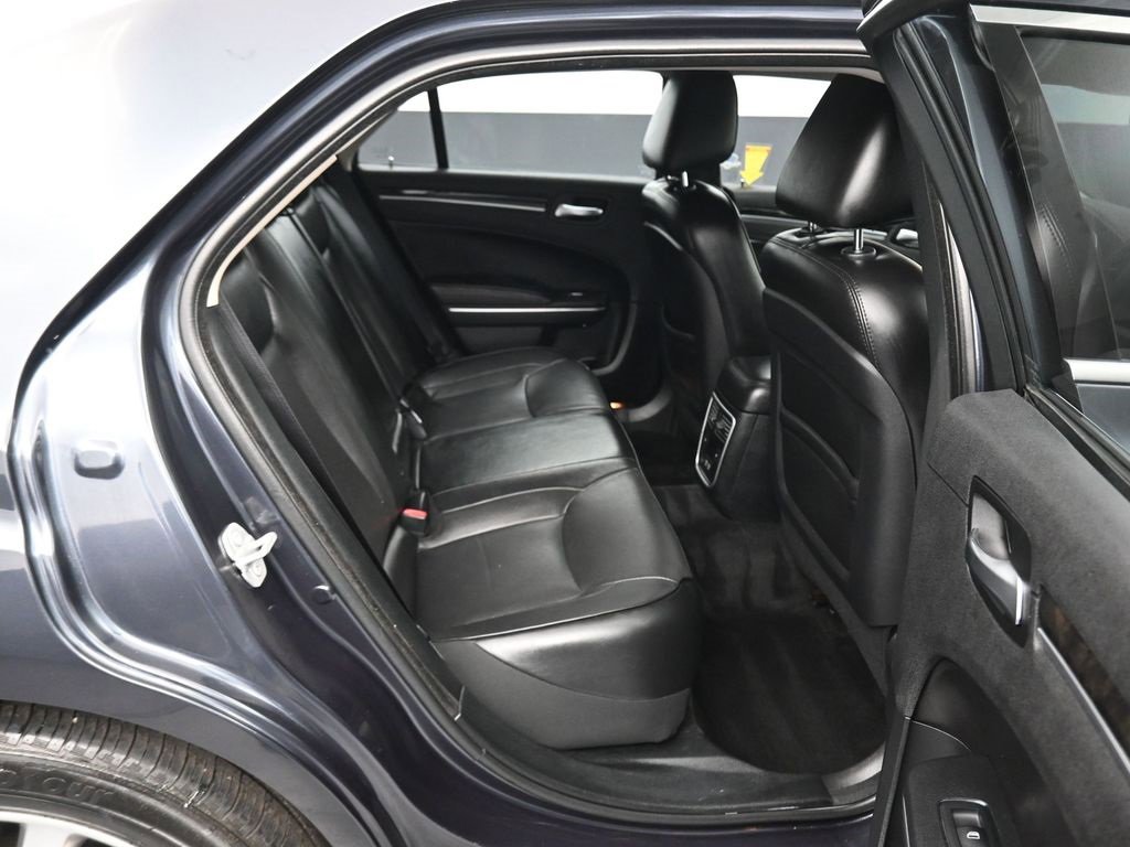 Used 2018 Chrysler 300 Limited image 35