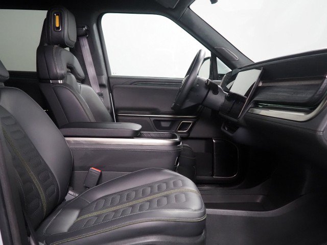 Used 2024 Rivian R1S AWD Adventure image 16