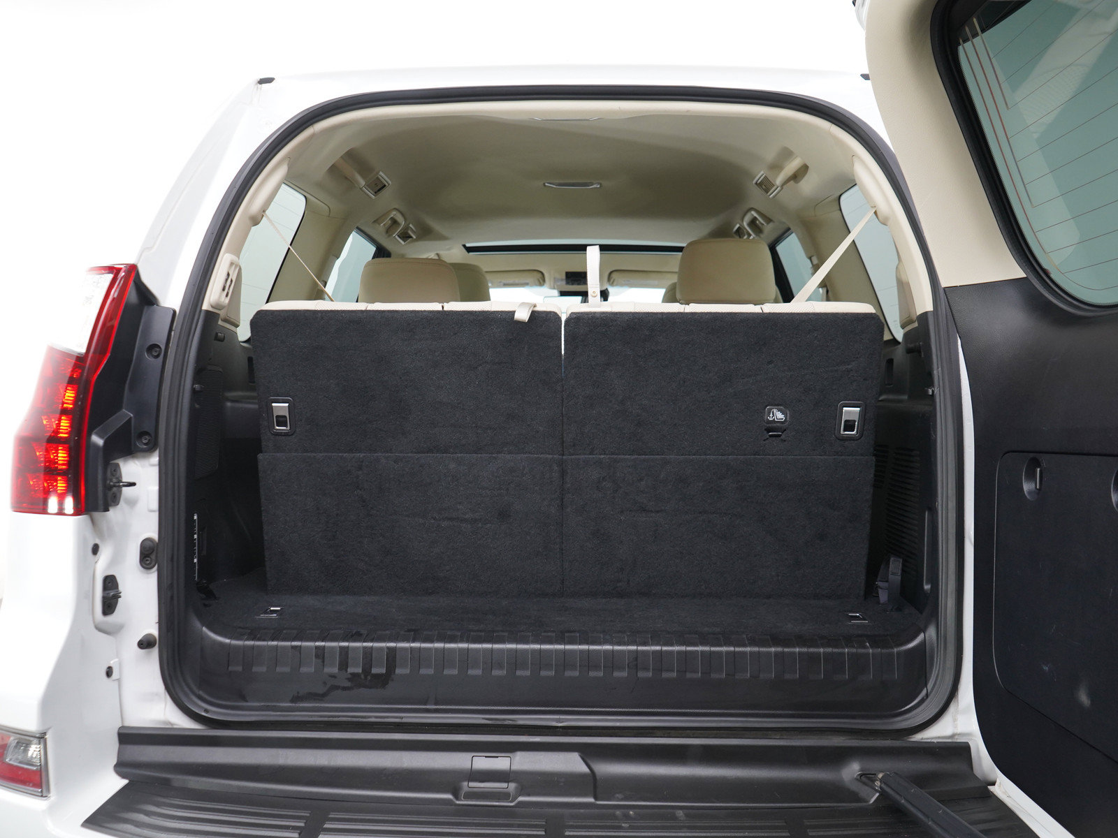 Used 2022 Lexus GX 460 Premium w/ Accessory Package AWD/4WD image 13