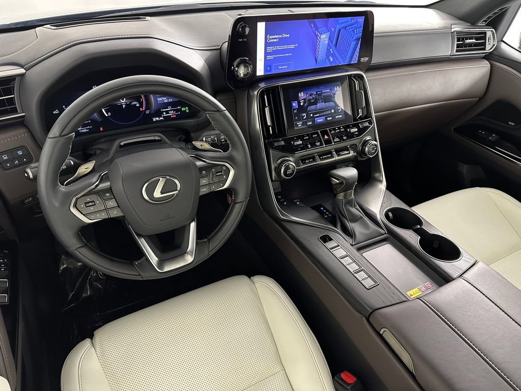 Used 2025 Lexus LX 600 4WD w/ Appearance Package image 38