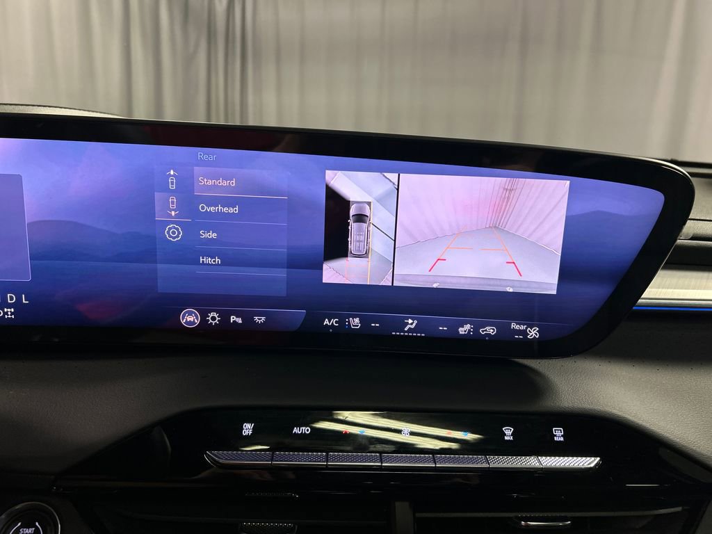 Used 2025 Buick Enclave Avenir image 18