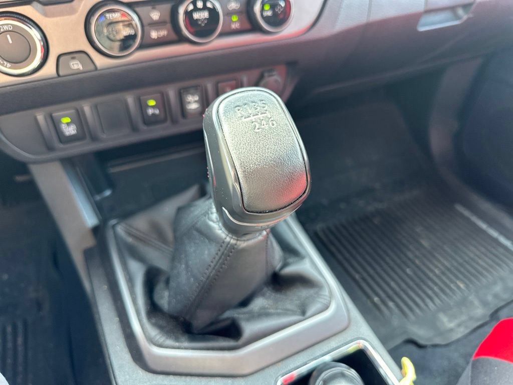 Used 2016 Toyota Tacoma TRD Sport w/ Premium & Technology Package AWD/4WD image 6