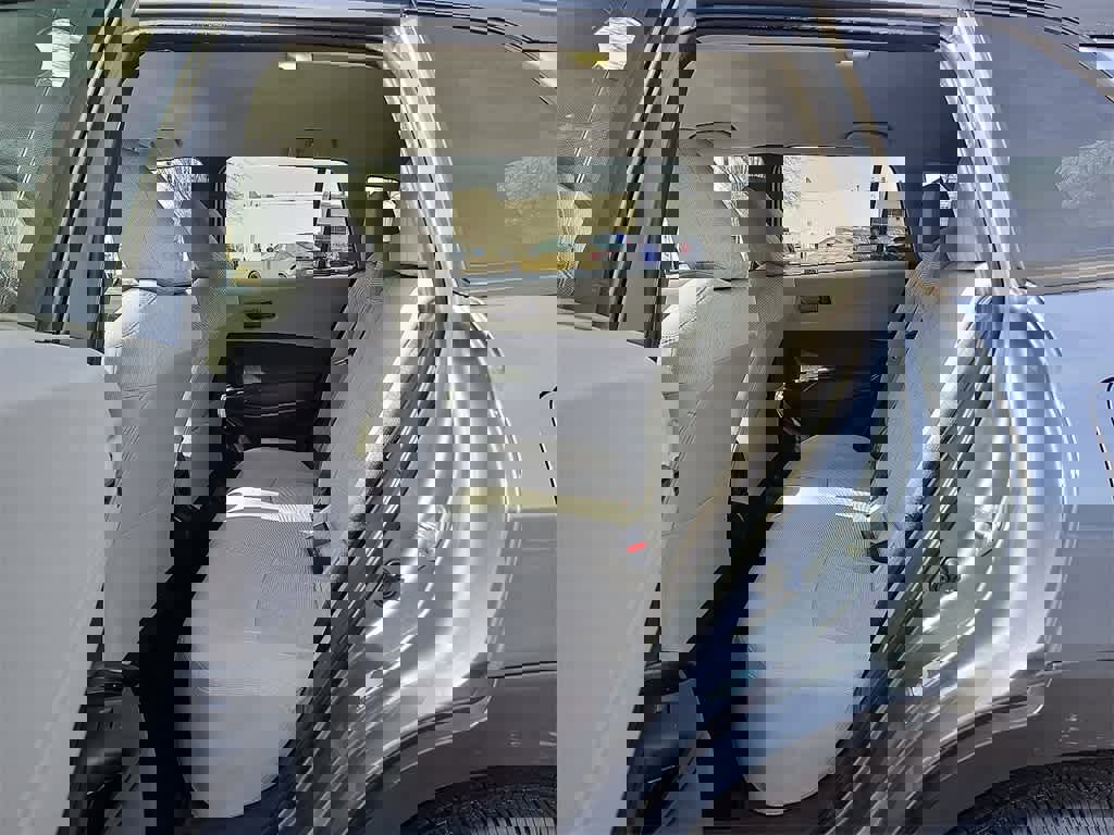 Used 2022 Toyota Corolla Cross LE image 9