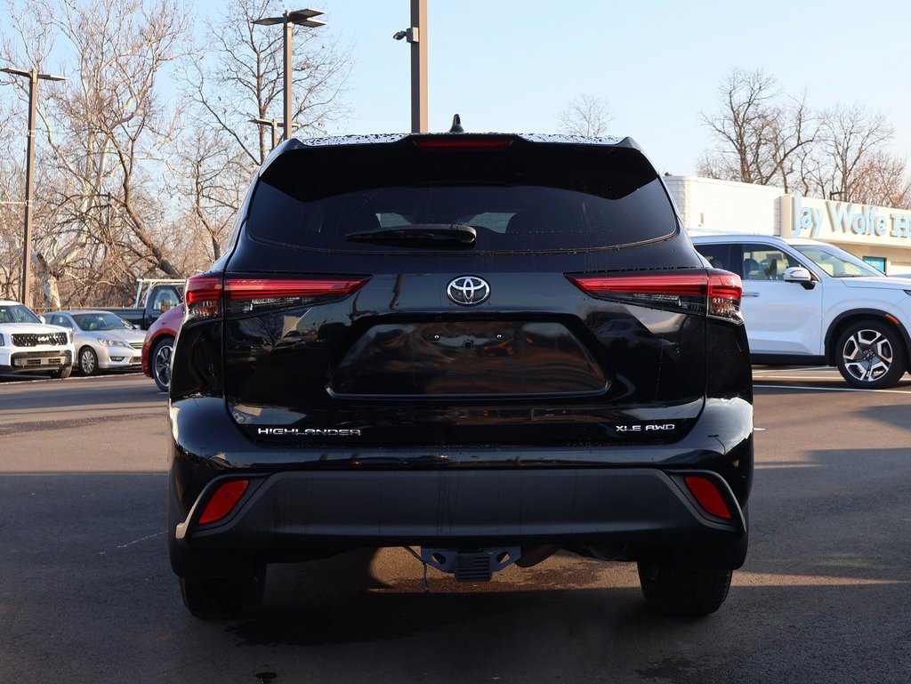 Used 2020 Toyota Highlander XLE image 6