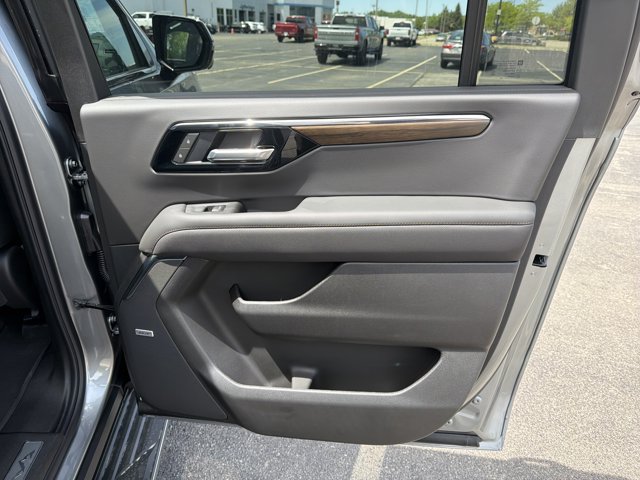 New 2026 Chevrolet Suburban High Country w/ Sun And Tow Package AWD/4WD image 30