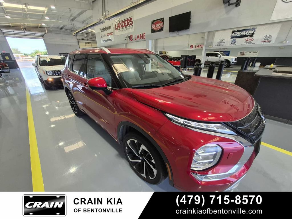 Used 2023 Mitsubishi Outlander SEL AWD/4WD image 2