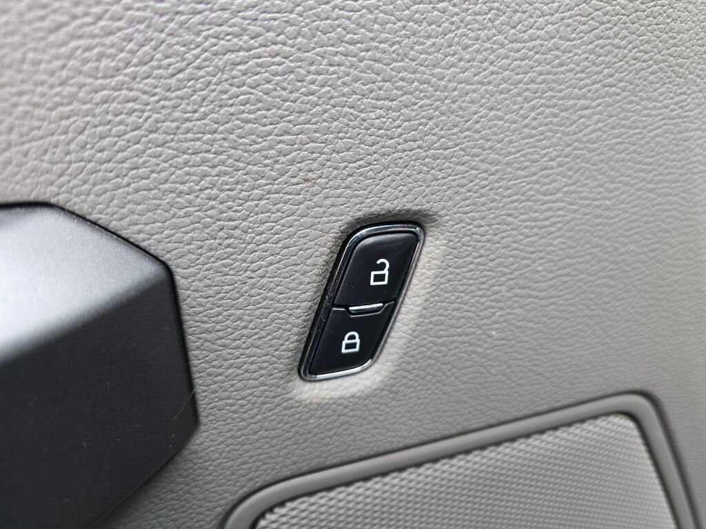 Used 2018 Ford F150 XLT w/ Equipment Group 302A Luxury image 18