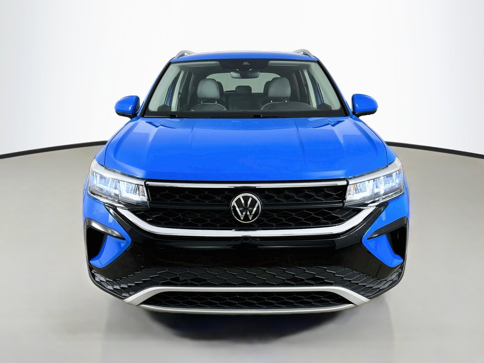 Used 2024 Volkswagen Taos SE AWD/4WD image 2