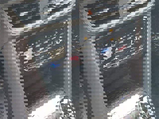 Certified 2025 Volkswagen Taos SE image 24