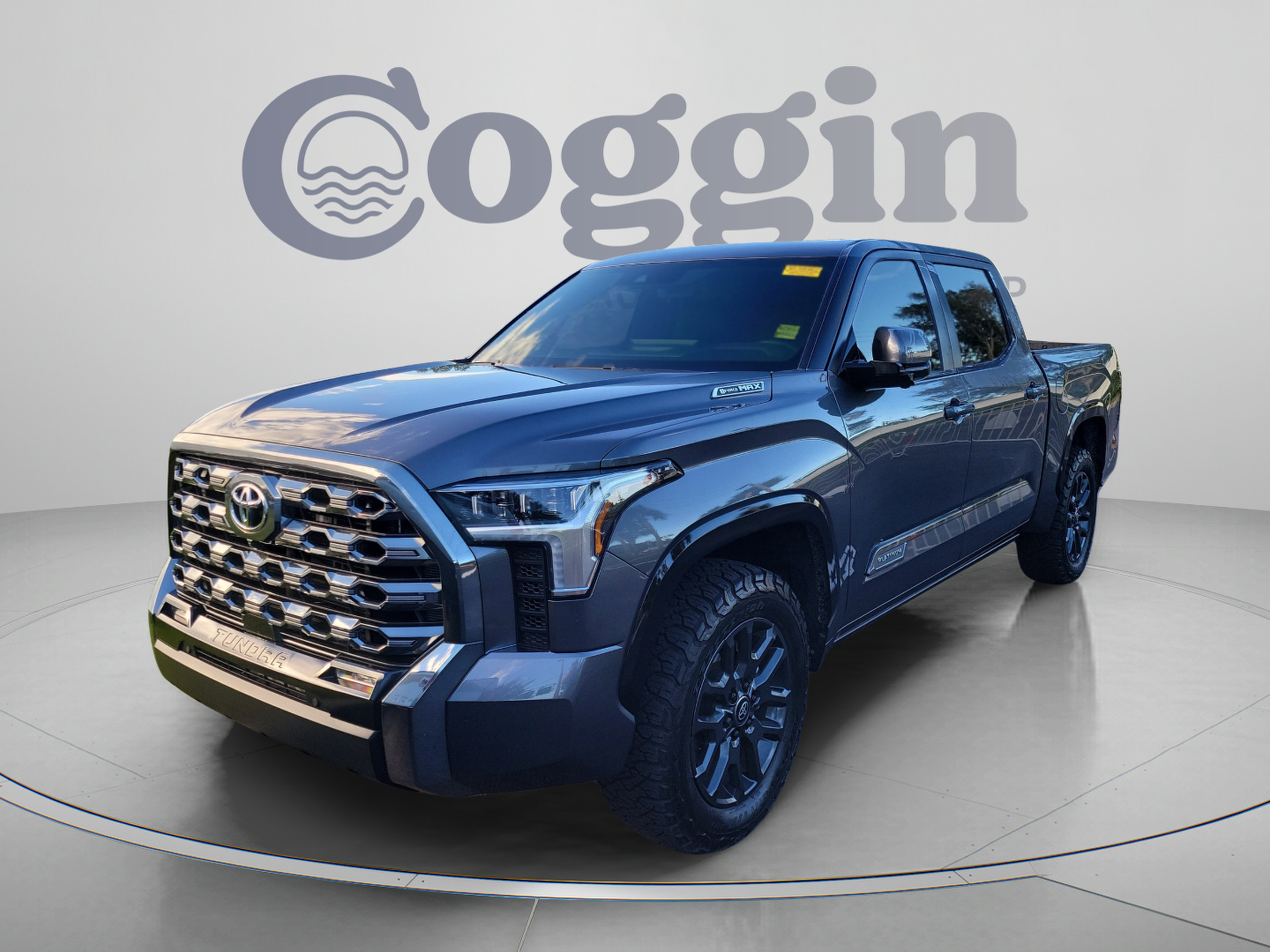 Used 2025 Toyota Tundra Platinum AWD/4WD image 1