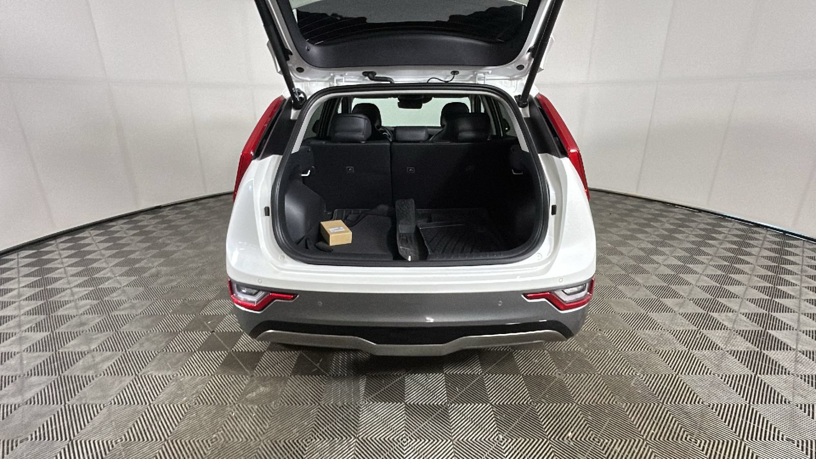 Used 2024 Kia Niro Wave w/ Wave Preserve Package FWD image 31