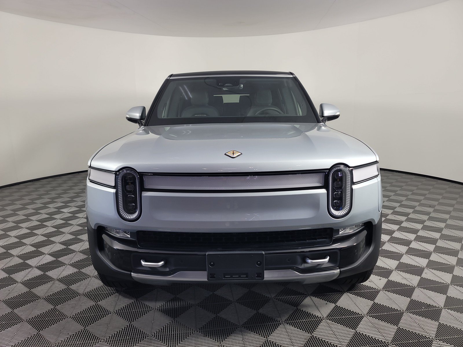 Used 2024 Rivian R1S Adventure AWD/4WD image 8