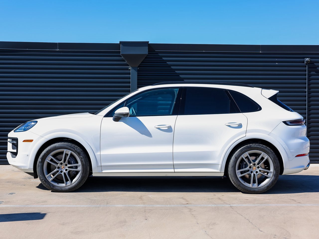 Certified 2025 Porsche Cayenne image 2