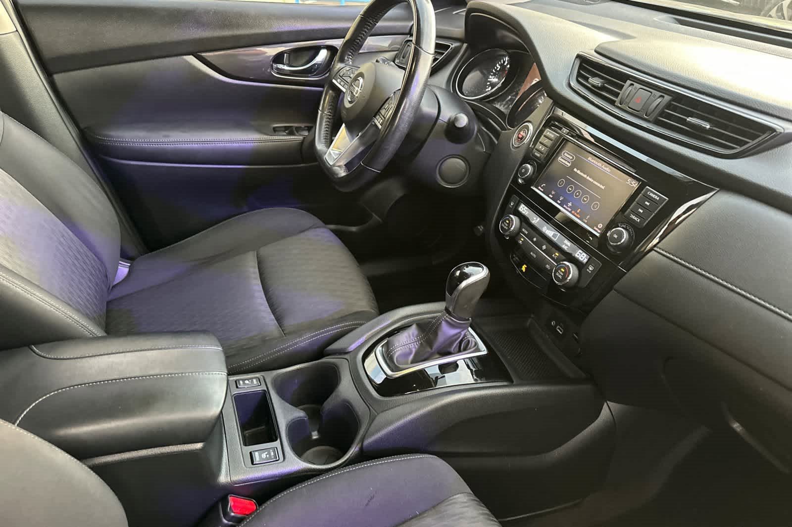 Used 2018 Nissan Rogue SV image 16