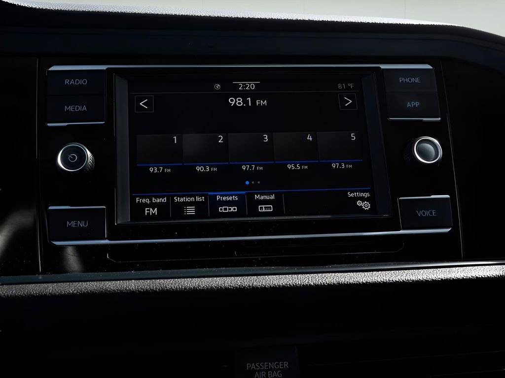 Used 2024 Volkswagen Jetta SE image 29