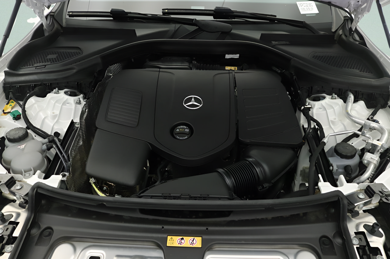 Used 2025 Mercedes-Benz GLC 350e 4MATIC image 24