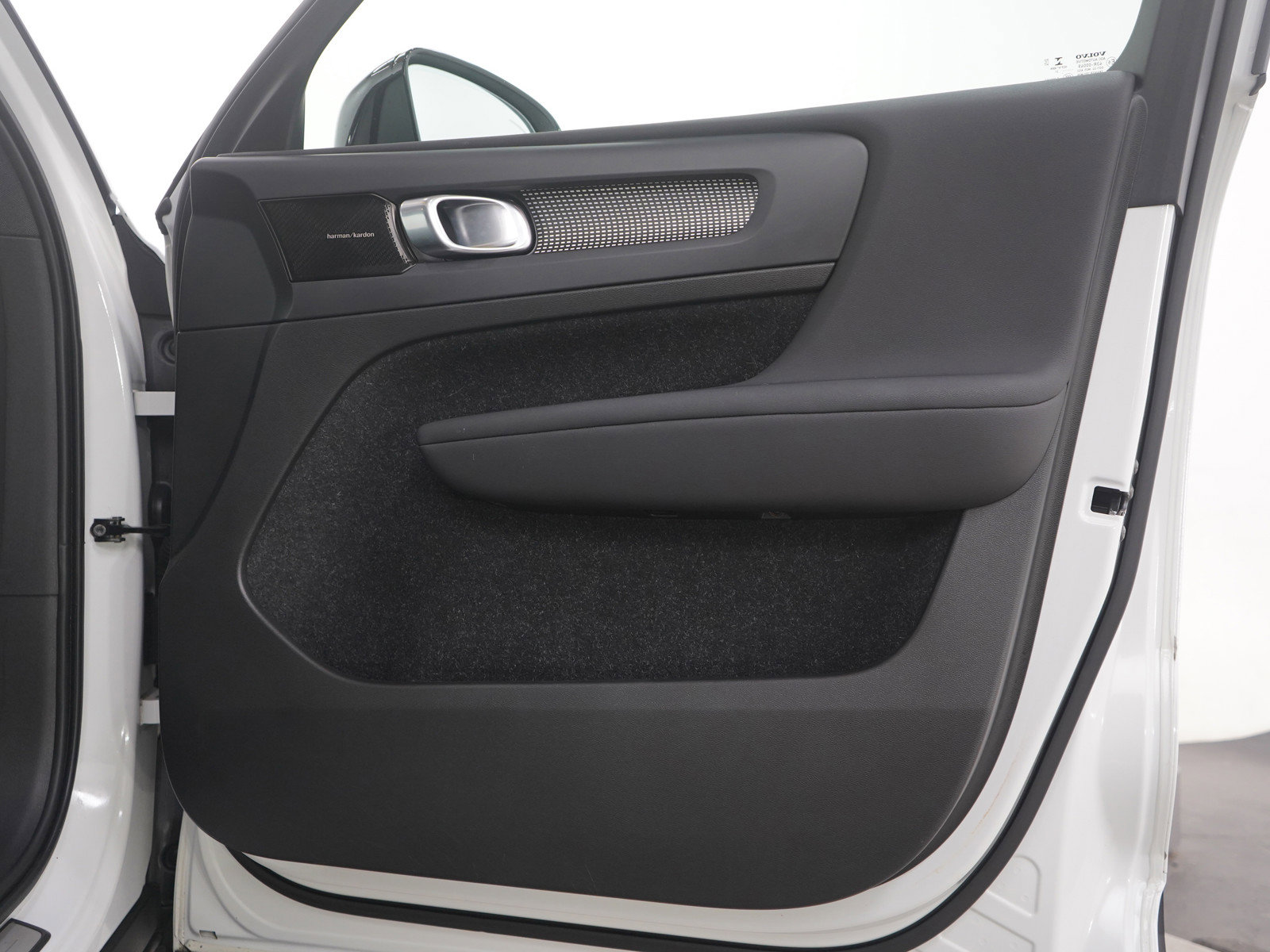 Used 2021 Volvo XC40 P8 Recharge w/ Advanced Package image 11