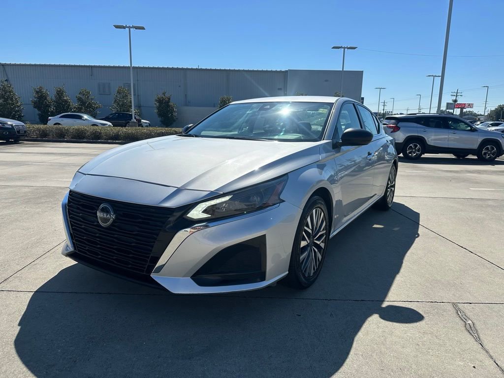 Used 2024 Nissan Altima 2.5 SV