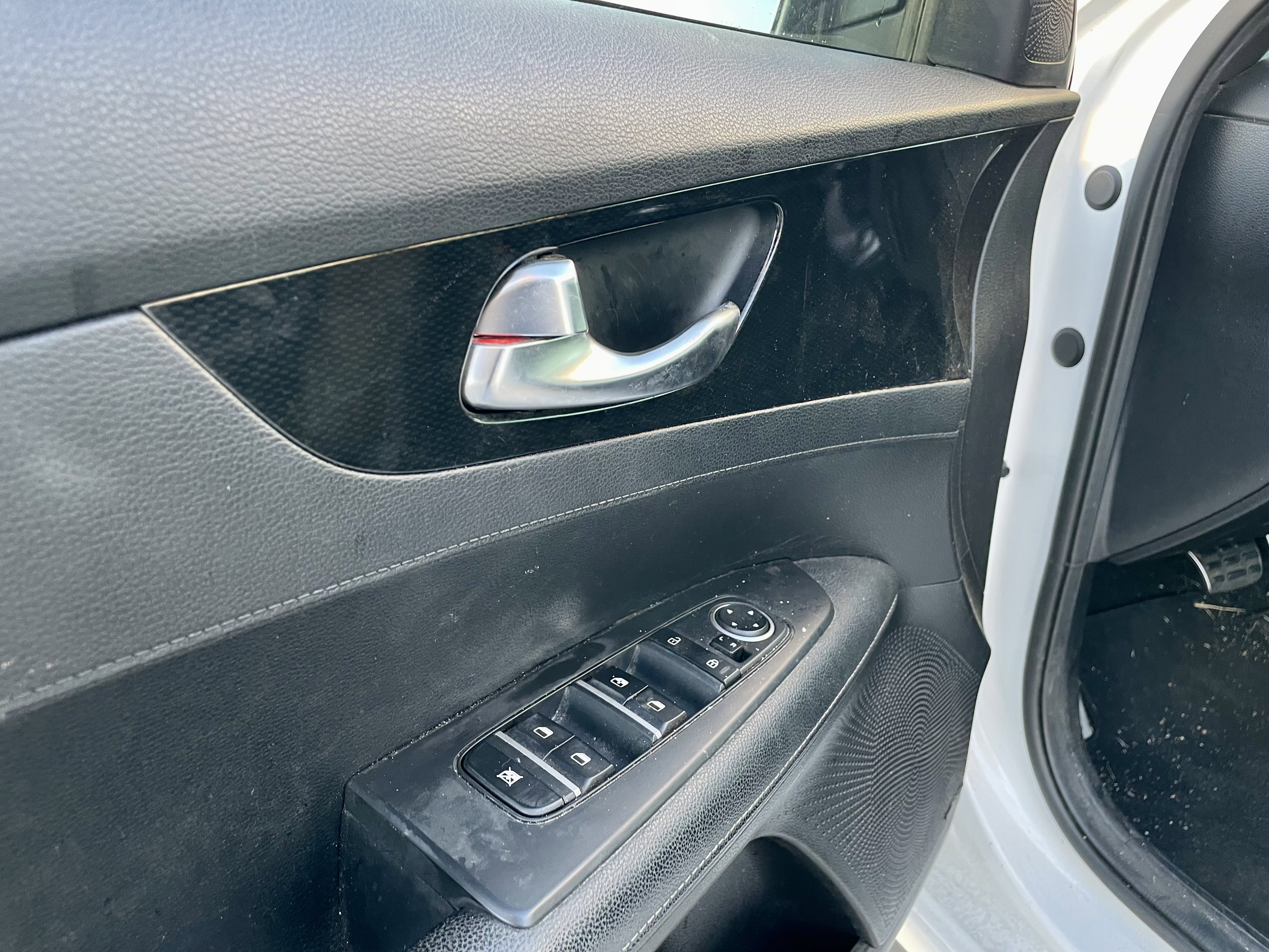 Used 2021 Kia Forte GT-Line w/ GT-Line Premium Package image 12