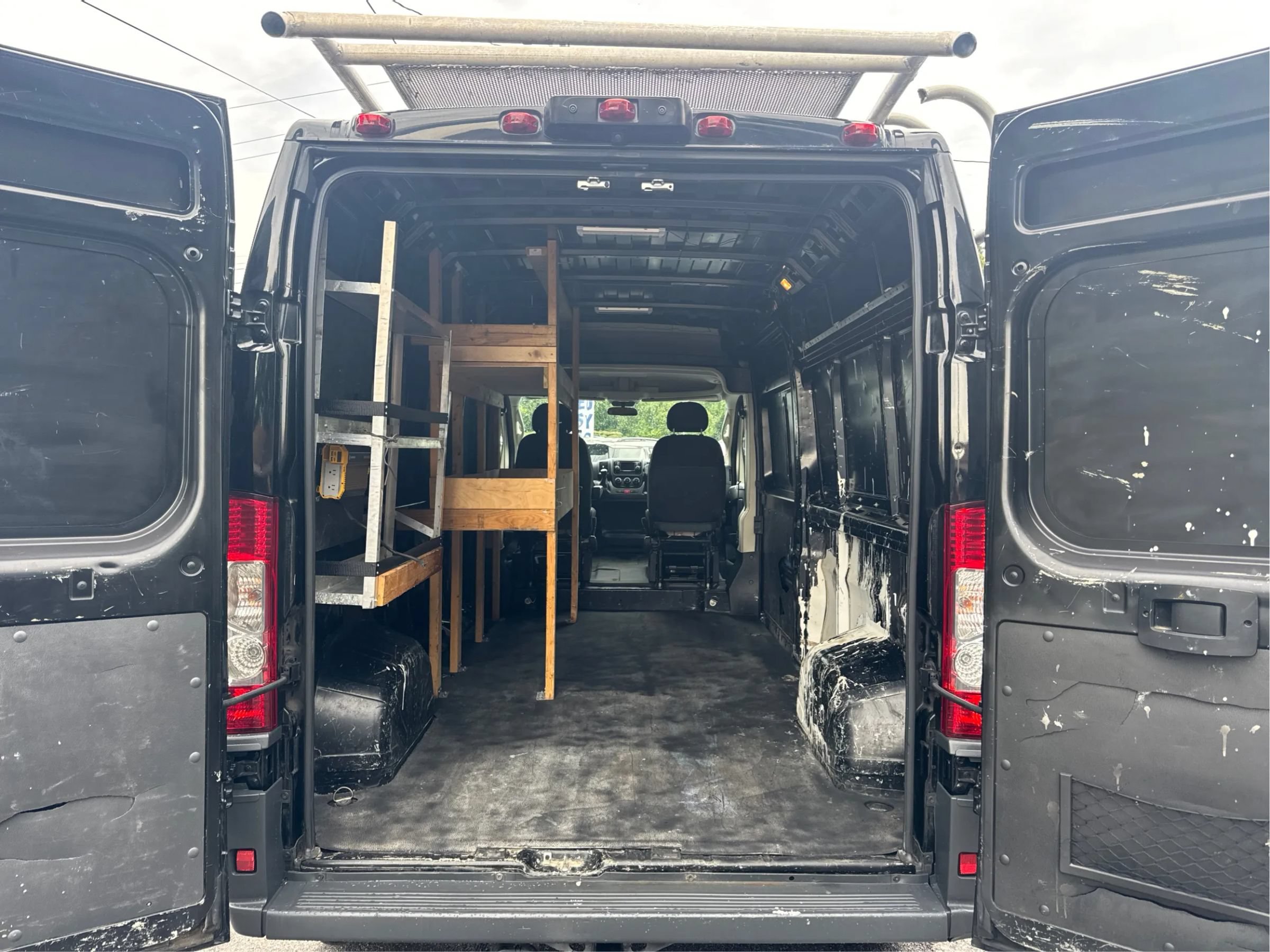 Used 2017 RAM ProMaster 2500 w/ Premium Appearance Group FWD image 11