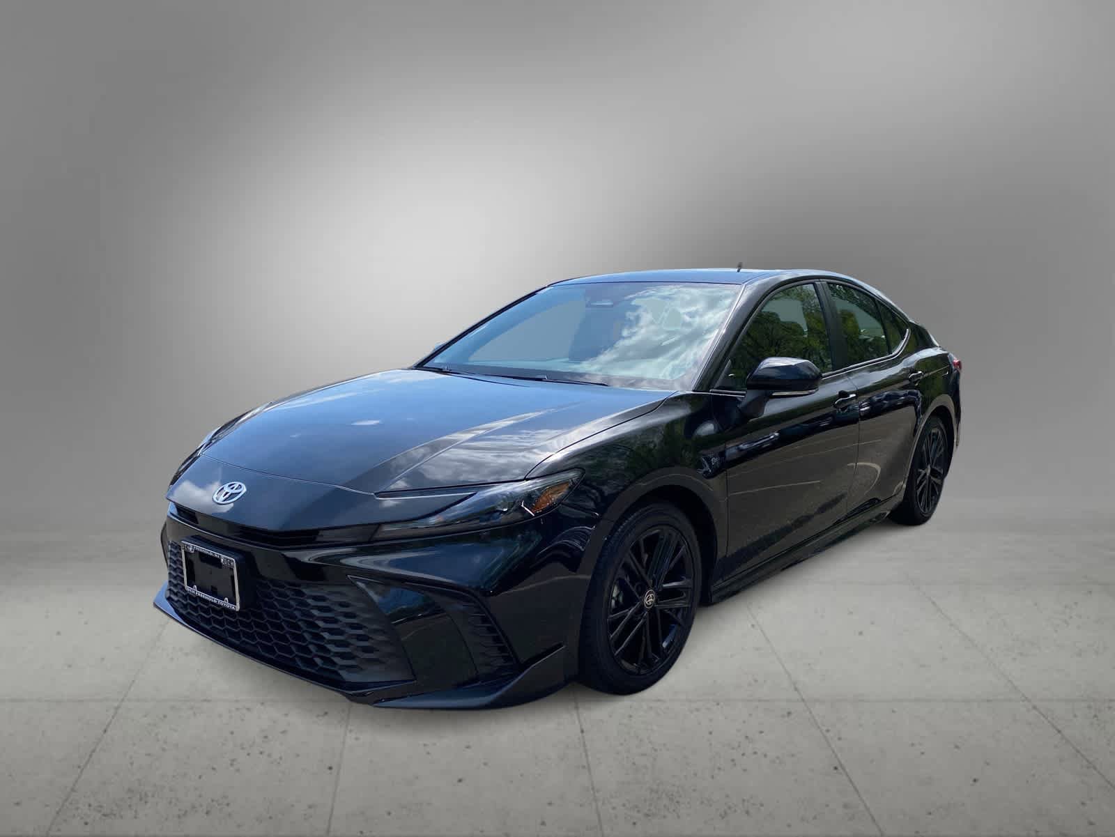 Used 2025 Toyota Camry SE FWD image 4